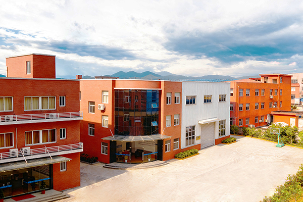 Производственная база площадью более 10 000 м², производственные помещения — 8 000 м².