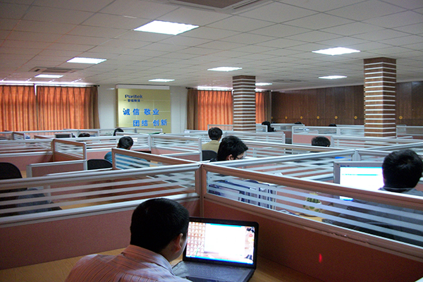 Технический персонал составляет 30 % от всех сотрудников.